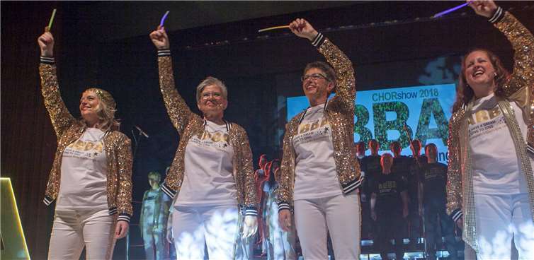 Das kleine ABBA-Quartett mit Jessica Euskirchen, Jasmin Heubes, Claudia Heusch und Rita Reitz-Burbach sorgte mit seinen tollen Auftritten in ihren golden glitzernden Jacken für das richtige „ABBA-Feeling“.JOST