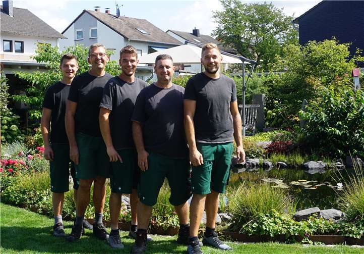 Das kompetente Team von Gartenbau Breuer möchte sein Wissen gerne mit einem neuen Azubi teilen.