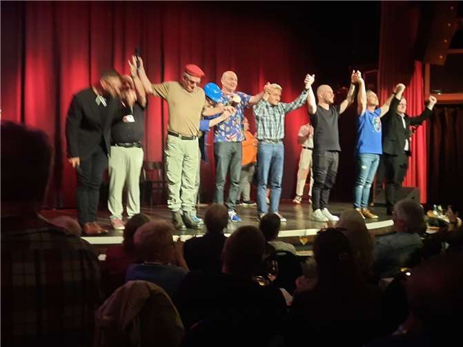 Das komplette Ensemble auf der Bühne. Quelle: Koblenzer Schängel Kultur