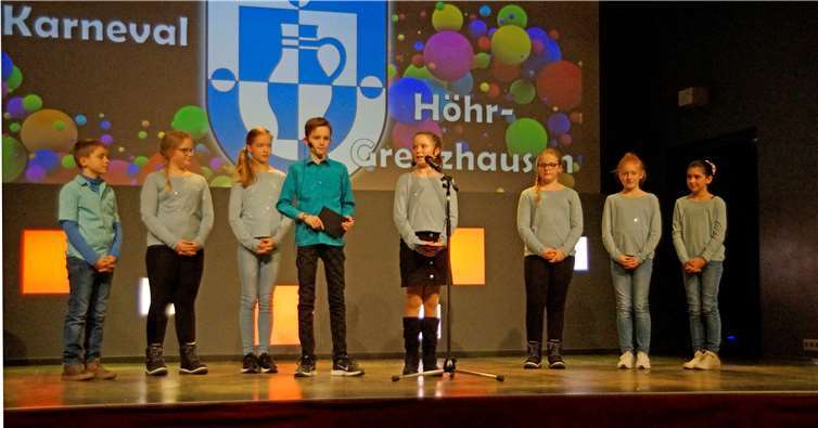 Das künftige Kinderprinzenpaar – Emilia Hümmerich und Felix Otten – stellte sich samt Gefolge vor.