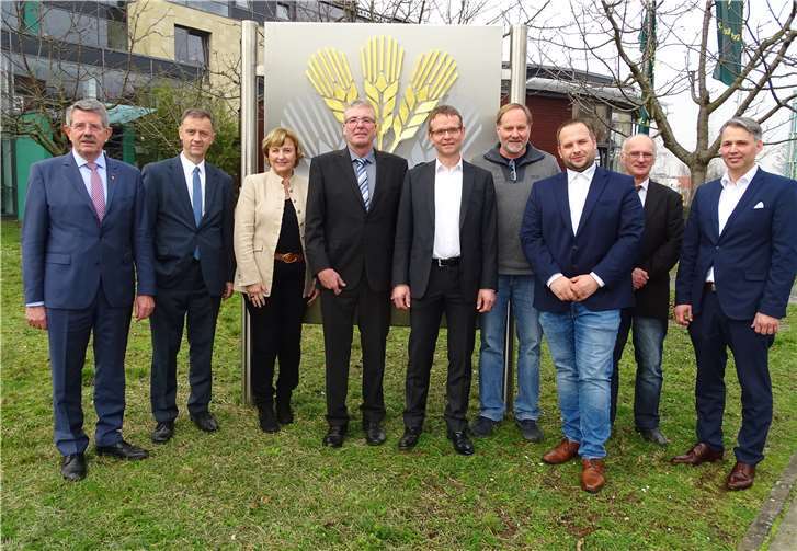 Das künftige Präsidium des BWV Rheinland-Nassau (v.l.): Ehrenpräsident Leo Blum, Vizepräsident Walter Clüsserath, Rita Lanius-Heck, Michael Horper, Dr. Thorsten Zellmann, Matthias Müller, Benjamin Purpus, Vizepräsident Manfred Zelder und Harald Schneider.Foto: Bauern- und Winzerverband Rheinland-Nassau e.V.