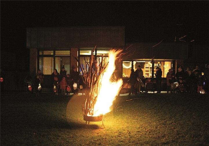 Das lodernde Martinsfeuer im Garten war auch in diesem Jahr das „St. Martins-Highlight“. Privat