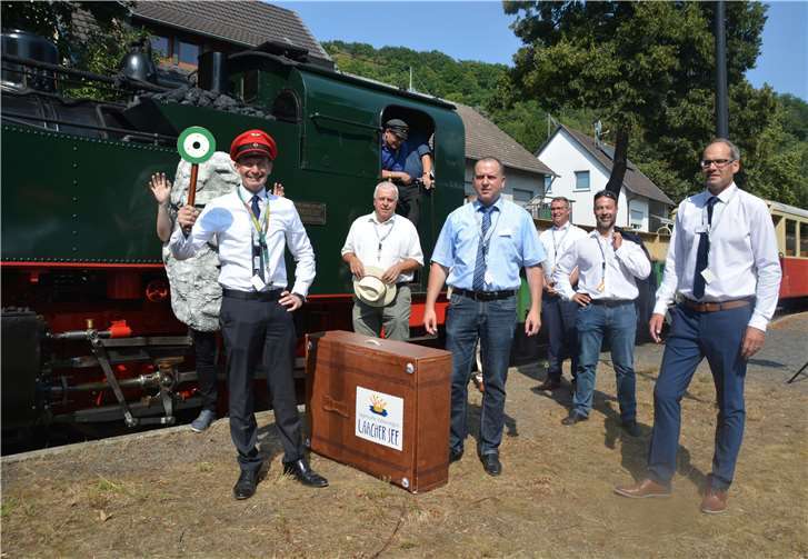 Das macht sichtlich Spaß! Volker Wissing gibt das Startsignal. Fotos:BE