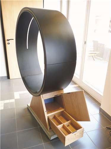 Das mit der Note „sehr gut“ bewertete Gesellenstück „Schohschränksche-Rondbänksche“.