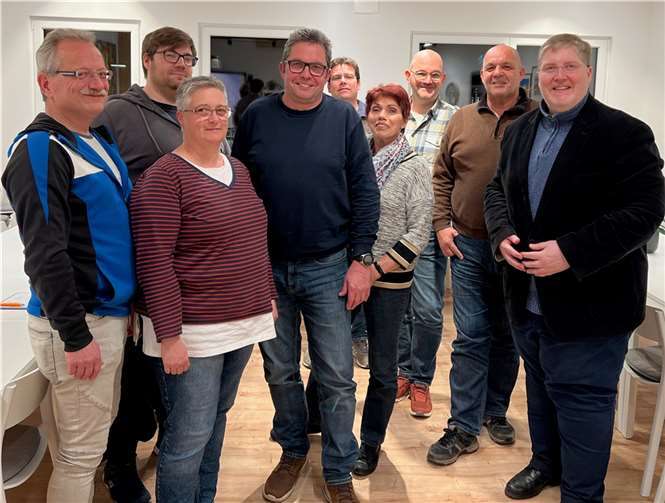 Das motivierte FWG-Team für die Wahl zum Dernauer Gemeinderat: (v.l.n.r.) Werner Ertel, Matthias Schaumann, Kathrin Gieler, Rolf Schmitt, Hans-Georg Dewald, Marianne Hansen, Christian Falkenstein, Hartmut Brosell und Heinz-Wilhelm Schaumann.  Foto: FWG Dernau/Marienthal