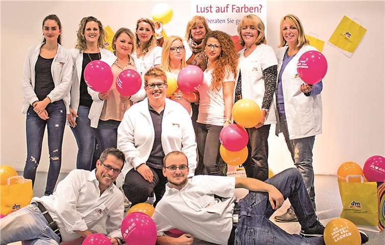 Das motivierte dm-Team freut sich auf die Neueröffnung am Montag, 2. November. dm-Markt