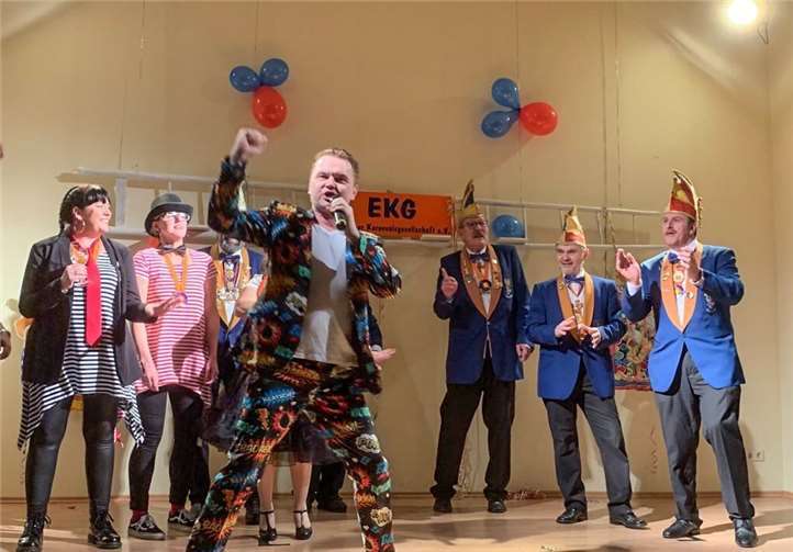 Ausverkaufte Närrische Sitzung der EKG begeistert Publikum Das nächste karnevalistische Ereignis kann kommen - und den Gästen erneut ein Lächeln ins Gesicht zaubern. Foto: SCHAEFGES