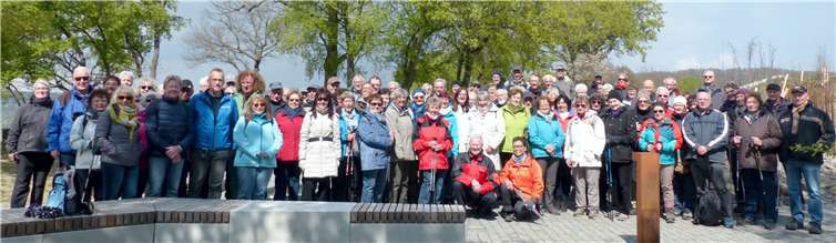 Das neu gestaltete Loreleyplateau war Ziel der diesjährigen Wanderung, die rund 120 Seniorinnen und Senioren gemeinsam mit Landrat Frank Puchtler zu dem berühmten Rheinfelsen führte. Foto: Uschi Weidner