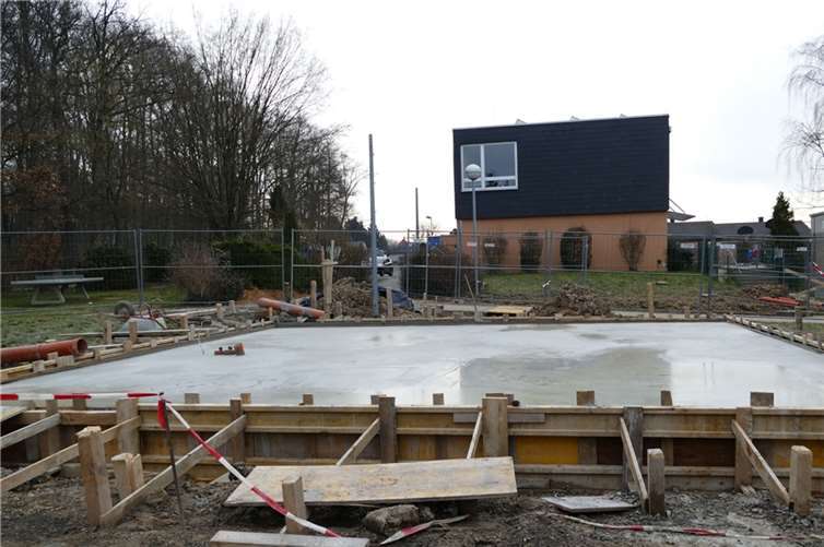 Das neue Blockhaus nimmt langsam Konturen an.CEW