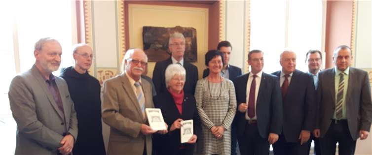 Das neue Buch wurde in der ehemaligen Synagoge vorgestellt.Zahlreiche Gäste gratulierten und sprachen ihre Grußworte. Fotos: HE