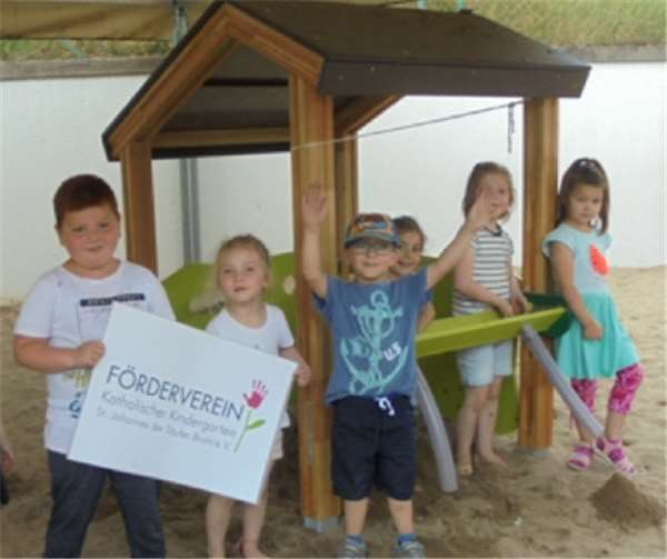 Das neue Experimentierhäuschen rundet den Sand- und Forscherbereich ab. Foto: privat