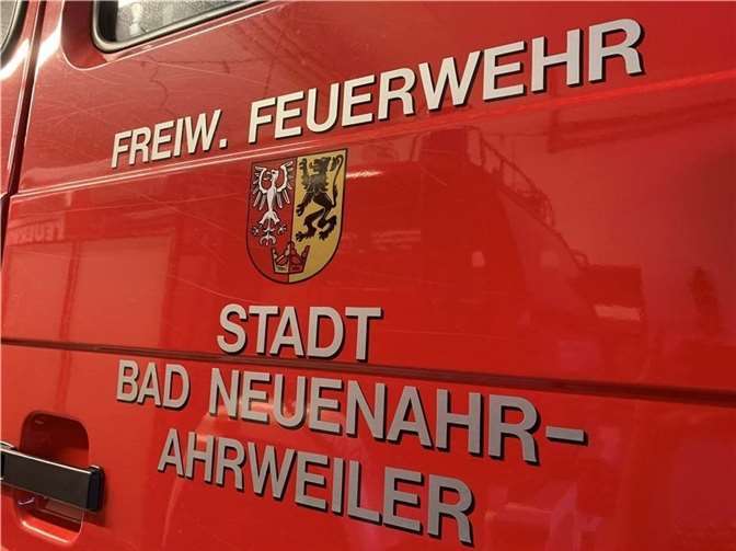 Das neue Fahrzeug wird zunächst im Feuerwehrhaus von Bad Neuenahr untergebracht.Foto: ROB