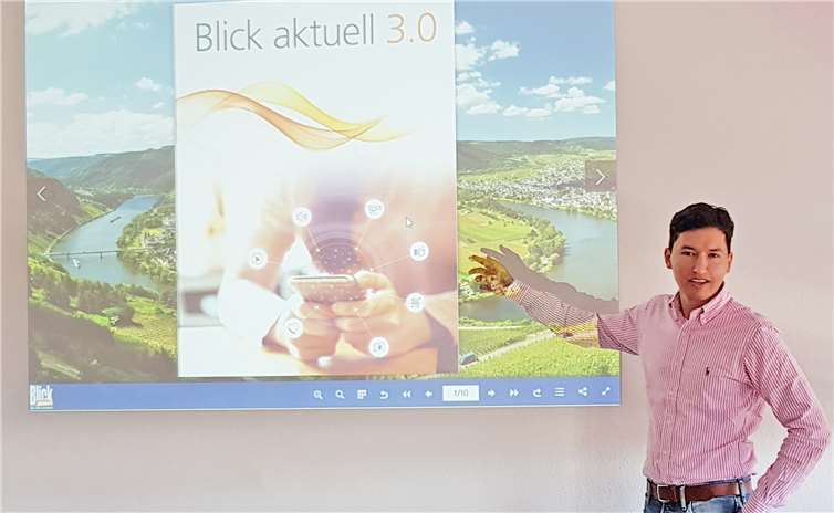 Das neue Format entwickelt hat Timur Stein.Er dachte sich: Warum nur entweder Zeitung lesen, oder onlineGalerien und Videos anschauen, wenn wir beides vereinen können?