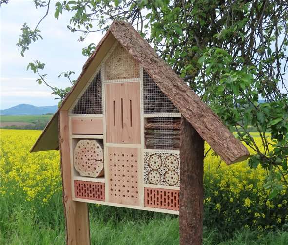 Das neue Insektenhotel ist einzugsbereit. Foto: privat