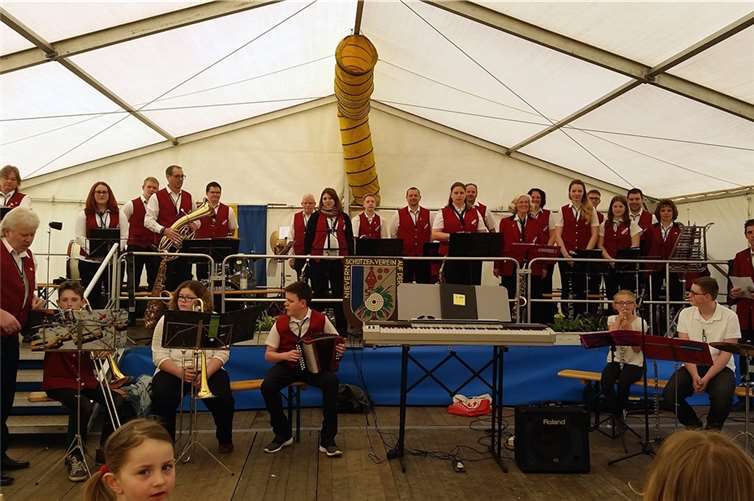 Das neue Jugendorchester der Roten Husaren konnte sich zum ersten Mal seinem Publikum präsentieren.privat