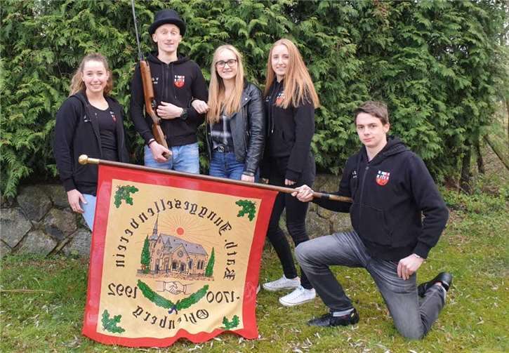 Das neue Königspaar des JGV Ohlenberg: /v.l.) Lara Stöcker, Lars Knopp,Celine Holländer, Laura Knopp und, Leon Zimmerman (1. Vo.). Foto: Privat