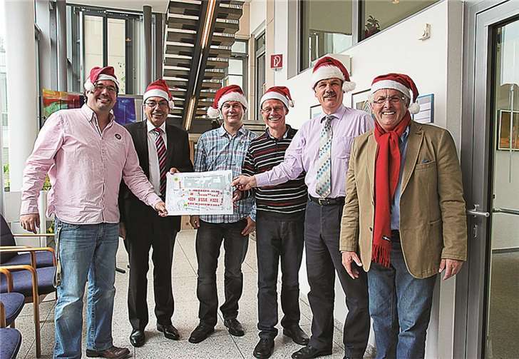 Das neue Konzept des Weihnachtsmarktes 2013 in Rheinbach steht. Es wurde auf einer Pressekonferenz vom Vorbereitungsteam im Rheinbacher Rathaus vorgestellt, (v.li.) Oliver Wolf, Peter Feuser, Christian Wesolowska, Gerhardt Brandt, Stefan Raetz und Erich Marschall. -STEIN-