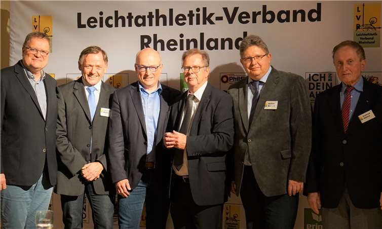 Das neue LVR-Präsidium. V.l.n.r.: Kai Mader (Vizepräsident Finanzen), Klaus-Dieter Welker (Vizepräsident Sport), Stefan Kölsch (Vizepräsident), Klaus Lotz (Präsident), Achim Bersch (Geschäftsführer), Walfried Heinz (Ehrenpräsident).Fotos: Leichtathletik-Verband Rheinland