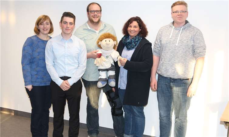 Das neue Leitungsteam des Jugendrotkreuzes in der Kreisstadt: Petra Kurth (2.v. re.) wurde zur JRK-Leiterin gewählt, ihr zur Seite steht Daniel Blumenberg (Mitte). Kerstin Pfeffer (li.) ist Gruppenleiterin der JRK-Altersstufe I. Die Altersstufe II wird von Damla Eryigit (fehlt), Timo Vellage (2.v.li.) und Florian Kurth (re.) geleitet.Thorsten Trütgen