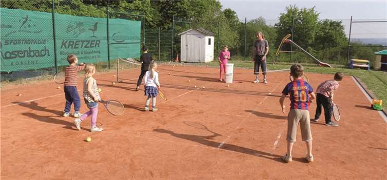 Das neue Mainzelmännchenfeld wird von den Jüngsten begeistert in Besitz genommen.privat