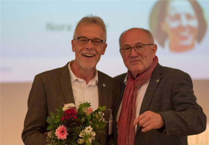 Das neue Mitglied des Bundesvorstands des Kinderschutzbundes, Joachim Türk (links , nach der Wahl mit dem Präsidenten des DKSB, Heinz Hilgers.