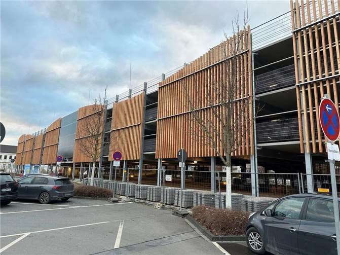 Das neue Parkhaus am Moses-Parkplatz.  Foto: ROB