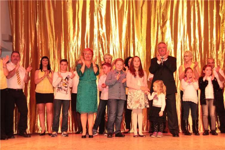 Das neue Prinzenpaar Joachim und Petra Rosenbach und das Kinderprinzenpaar Florian Meyer und Kira Schmitt.  Fotos: AND 