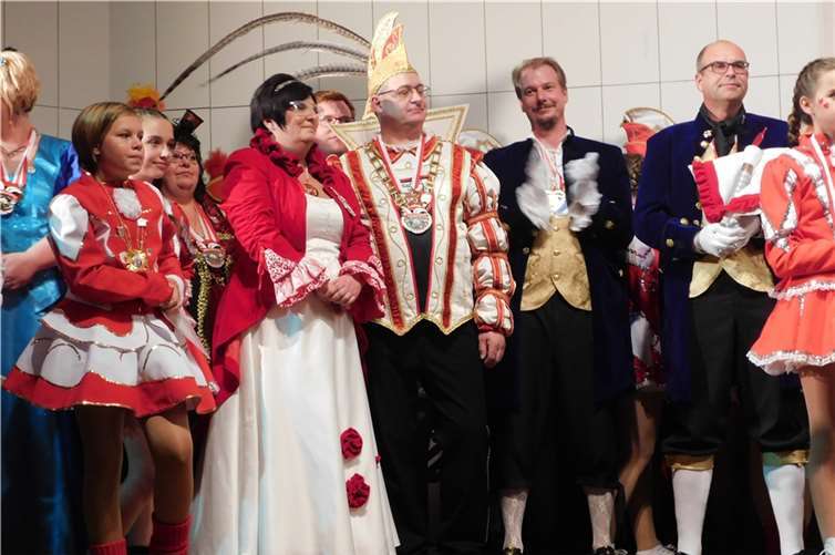 Das neue Prinzenpaar von Herschbach für die Session 2018/19: Prinzessin Manuela I. und Prinz Thomas II. vom PAULanergarten mit Gefolge. WR