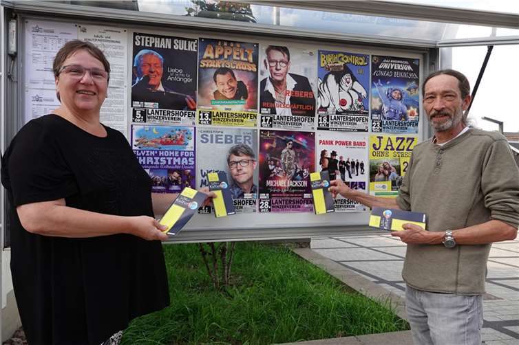 Das neue Programm ist veröffentlicht, Zeit für die Kulturlant-Spitze mit Mary Witsch und Udo Rehm, die Werbetrommel zu rühren.  Foto: Weber