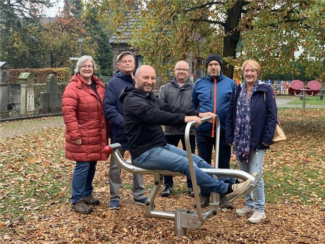 Das neue Rudergerät ergänzt die schon vom Verein gestifteten Outdoor-Trainingsgeräte.  Foto: privat