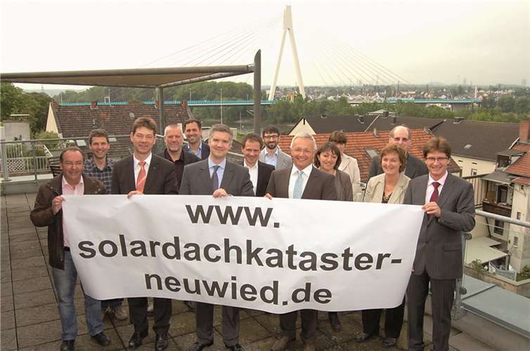 Das neue Solardachkataster Neuwied ist online. Die Beteiligten stellten das Programm jetzt auf Einladung des 1. Kreisbeigeordneten Achim Hallerbach gemeinsam vor.privat