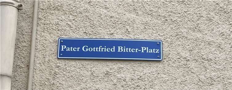 Das neue Straßenschild.