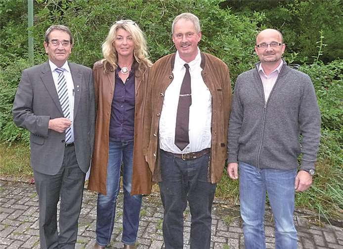 Das neue Team an der Spitze der Ortsgemeinde Moselkern mit Bürgermeister Helmut Probst: 1. Beigeordnete Uschi Weins, Ortsbürgermeister Wolfgang Kratz und Beigeordneter Peter Mayer.  Privat