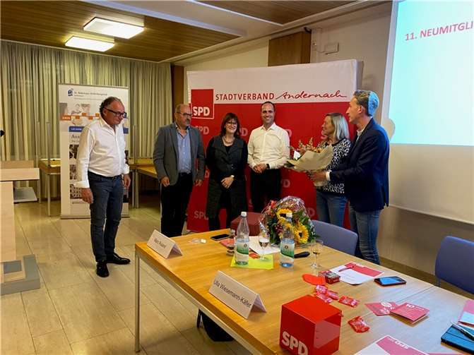 Das neue Team an der Spitze der SPD Andernach bilden nun Udo Dames als Vorsitzender und Marion Winter als stellvertretende Vorsitzende. Achim Hütten, Clemens Hoch, Ulla Wiesemann-Käfer und Marc Ruland gratulierten.Foto: privat