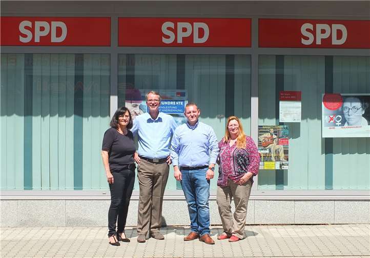 „Das neue Team (von links): Petra Grabis, Sven Lefkowitz MdL, Janick Helmut Schmitz, Martina Beate Jakoby“. Foto: Wahlkreisbüro Sven Lefkowitz, MdL