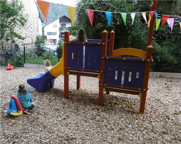 Das neue U3-Klettergerüst in der Kita Tatzelwurm Kobern sorgt nun bei den kleineren Kindern für viel Spaß im Außenbereich. Foto: Kita Tatzelwurm Kobern