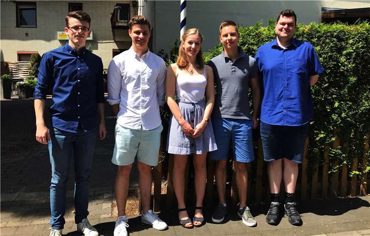 Das neue Vorstandsteam (v.l.n.r.): Noah Löwenstein, Tim-Jonas Löbeth, Theresa Osenberg, Yann Lukas Ackermann (Bezirksvorsitzender Junge Liberale Koblenz), Andreas Büsch.Junge Liberale im Kreis Neuwied
