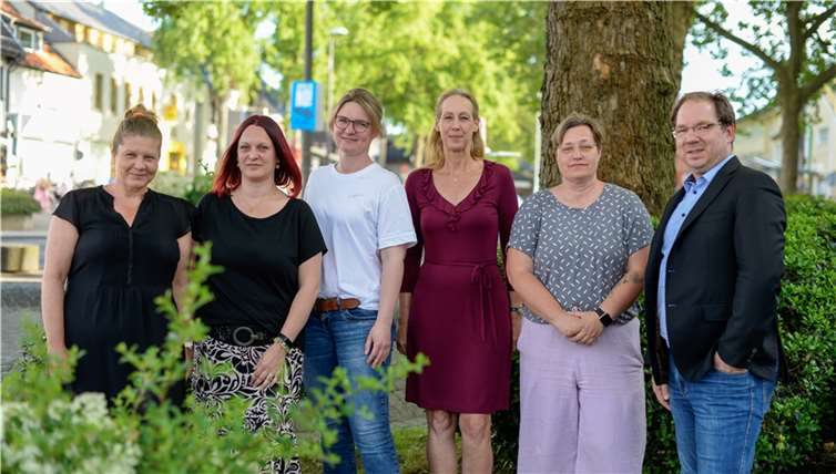 Das neue Vorstandsteam von links nach rechts: Simone Claß (Erste Vorsitzende), Mareike Krösinger (Beisitzerin), Anett Dick (stv. Schriftführerin), Evelyn Kalisch (Kassenwartin), Maike Möller (Beisitzerin), Carsten Harlozynski (stv. Vorsitzender), Sylvia Nolden (Schriftführerin) nicht im Bild. Foto: Jörg-Steffen Claß