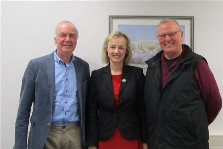 Das neue alte Vorstandsteam v. li. Reinhold Poloczek, Ariane Stech und Helmut Hösl. Zum Vorstand gehört außerdem Karl-Heinz Seidel, nicht im Bild.privat
