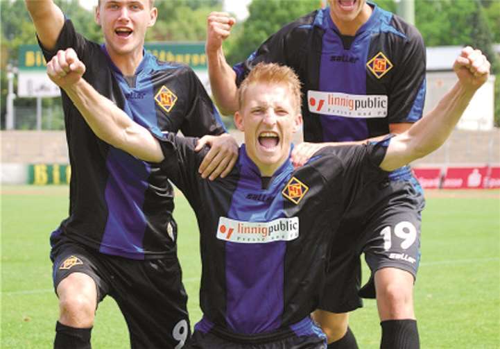 Das neue offizielle JA(HR)buch enthält viele interessante Informationen. privat