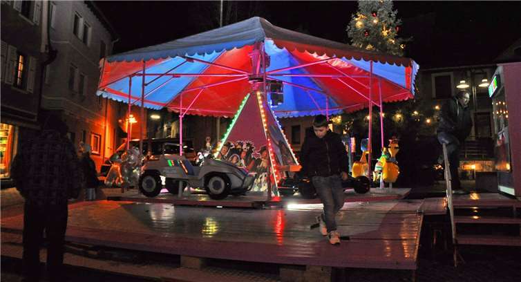 Das nostalgische Kinderkarussellerfreute besonders die kleinen Marktbesucher.