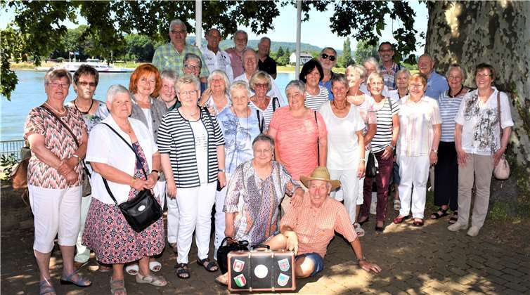 Das obligatorische Gruppenfoto, diesmal unter der großen Korkeiche. Foto: privat