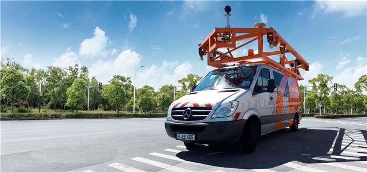 Das orange-silberne Messfahrzeug mit Kameras auf dem Dach fährt demnächst durch Bendorf. Quelle: eagle eye technologies