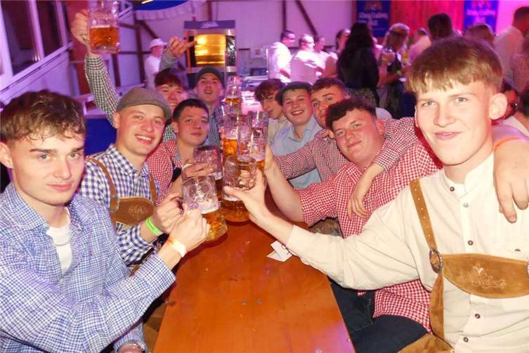 Das original bayerische Wies`n-Bier schmeckte wieder hervorragend und floss alsbald in Strömen. Fotos: TE
