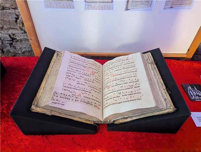 Das restaurierte Buch der Zisterzienserinnen.  Fotos: privat