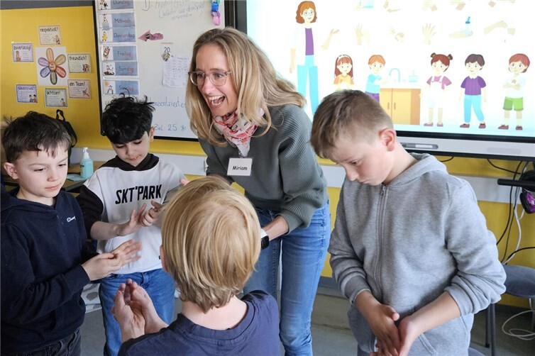 Das richtige Händewaschen erlernten die Kinder in Theorie und Praxis.