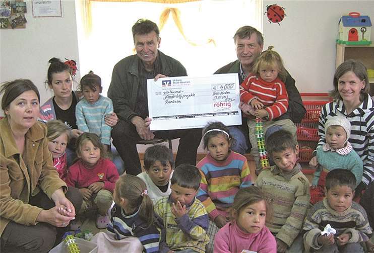 Das röhrig-bauzentrum stellte einen Betrag von 4.000 Euro für Kinderhilfsprojekte zur Verfügung.privat