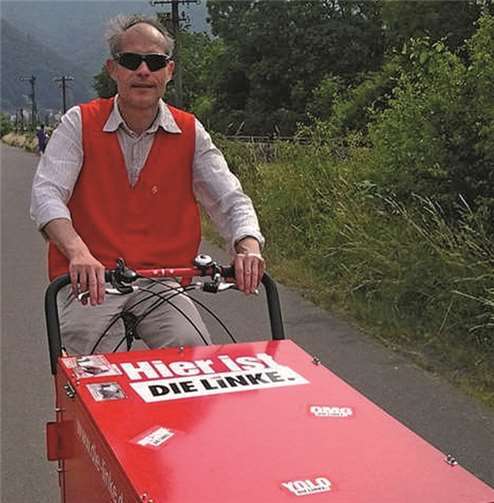 Das rote Fahrrad sorgt für Aufsehen. privat