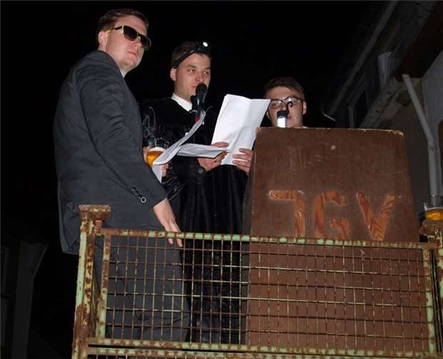 Das satirische Tribunal mit David Fuhrmann, Rene Creuzberg und Christoph Marner. 