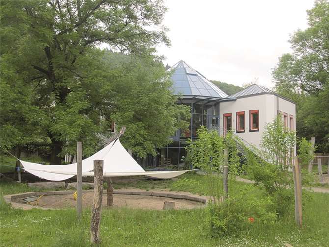 Das schöne Außengelände „Im Prälatengarten“.PS